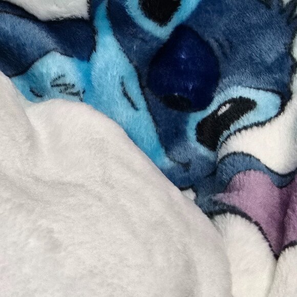 NWT Plush Stitch Blanket - Picture 3 of 4